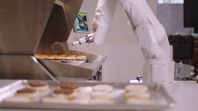 Erster Fast-Food-Roboter Flippy kann Burger braten