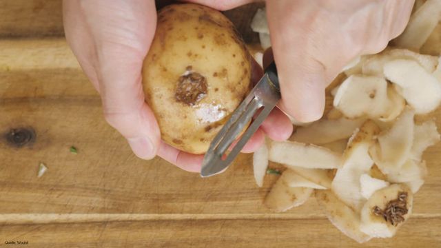 Kartoffelschalen wiederverwerten: Zum Putzen und als Snack
