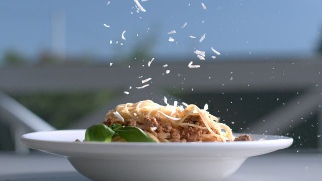 Öko-Test prüft Parmesan im Detail